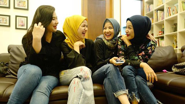 Jadi YouTuber, Ini 7 Momen Kompak Geng Artis The Berempat Aja