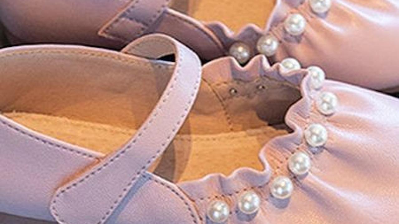 <b>Mosbo: Sepatu dnegan Sentuhan Mutiara&nbsp;</b>