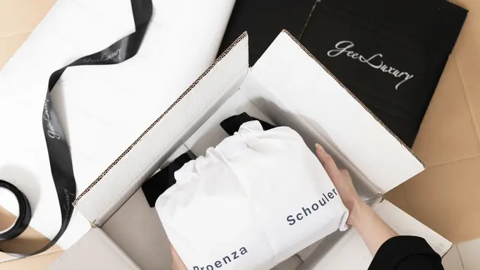 Diary Fimela: Mencari Pendapatan Ekstra Selama Pandemi dari Jajaran Produk Fashion Luxury