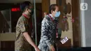 Advokat, Hardja Karsana Kosasih menunggu akan menjalani pemeriksaan di Gedung KPK, Jakarta, Rabu (20/5/2020). Hardja Karsana Kosasih diperiksa terkait kasus dugaan suap dan gratifikasi dalam penangan perkara di Mahkamah Agung (MA). (merdeka.com/Dwi Narwoko)