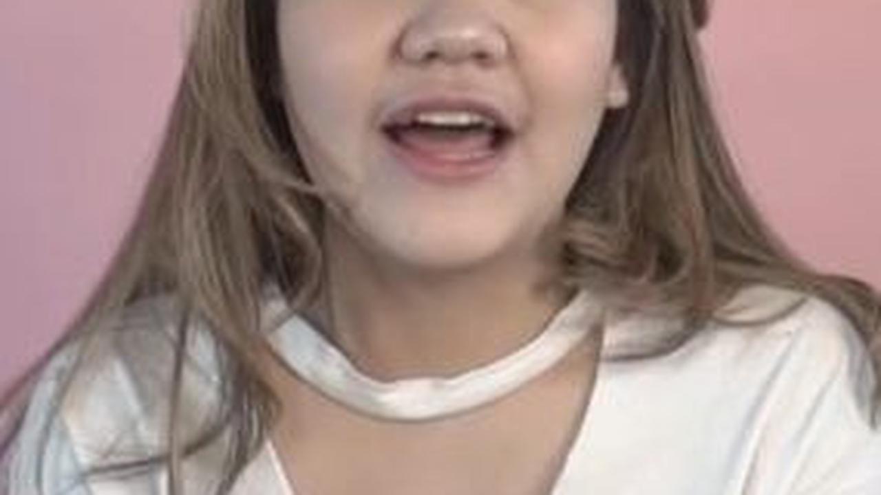 Bentuk hidung dan bibir Aaliyah Massaid dalam vlog berdurasi 12 menit 16 detik tersebut dibandingkan dengan penampilannya yang sekarang.<br><br>