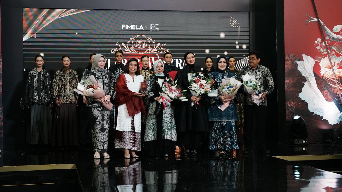 Echoes of Borneo, Kolaborasi Pemprov Kalimantan Selatan dan Irmasari Joedawinata di Panggung Parade Wastra Nusantara 2025