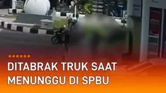 Tidak ada yang tahu kapan naas menimpa, di manapun dan kapanpun. Seperti terekam CCTV berikut, terjadi di SPBU Kaliceret, Tanggungharjo, Grobogan. Seorang wanita ditabrak truk saat menunggu rekannya mengantre BBM.