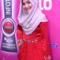 Penyanyi muda berbakat Fatin Shidqia Lubis turut hadir di ajang Infotainment Awards 2016 yang diadakan di studio 6 Emtek City, kawasan Daan Mogot, Jakarta Barat, Jumat (22/1/2016) malam. (Nurwahyunan/Bintang.com)