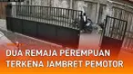 Nasib apes dialami oleh kedua remaja perempuan ketika berjalan di pinggir jalan.