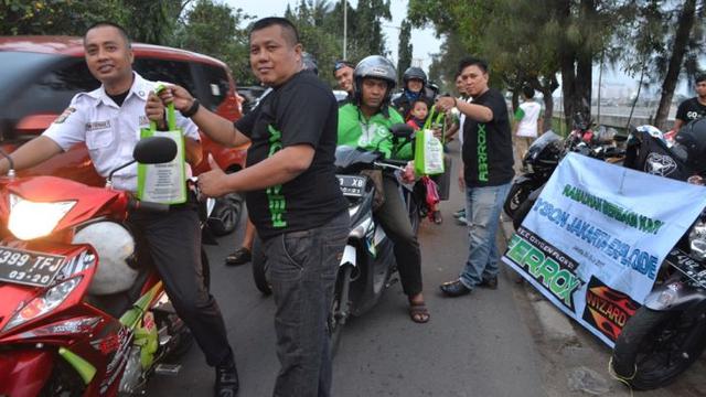 Komunitas Motor Bagi Bagi Takjil Gratis Ramadan Liputan6 Com