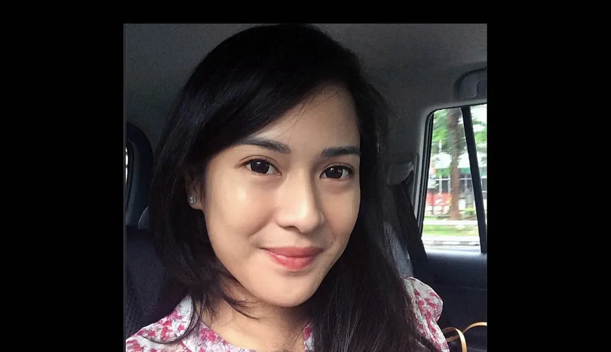  Foto ini merupakan salah satu dandanan yang diabadikan Dian Sastro saat menuju kampus (Istimewa: Instagram)