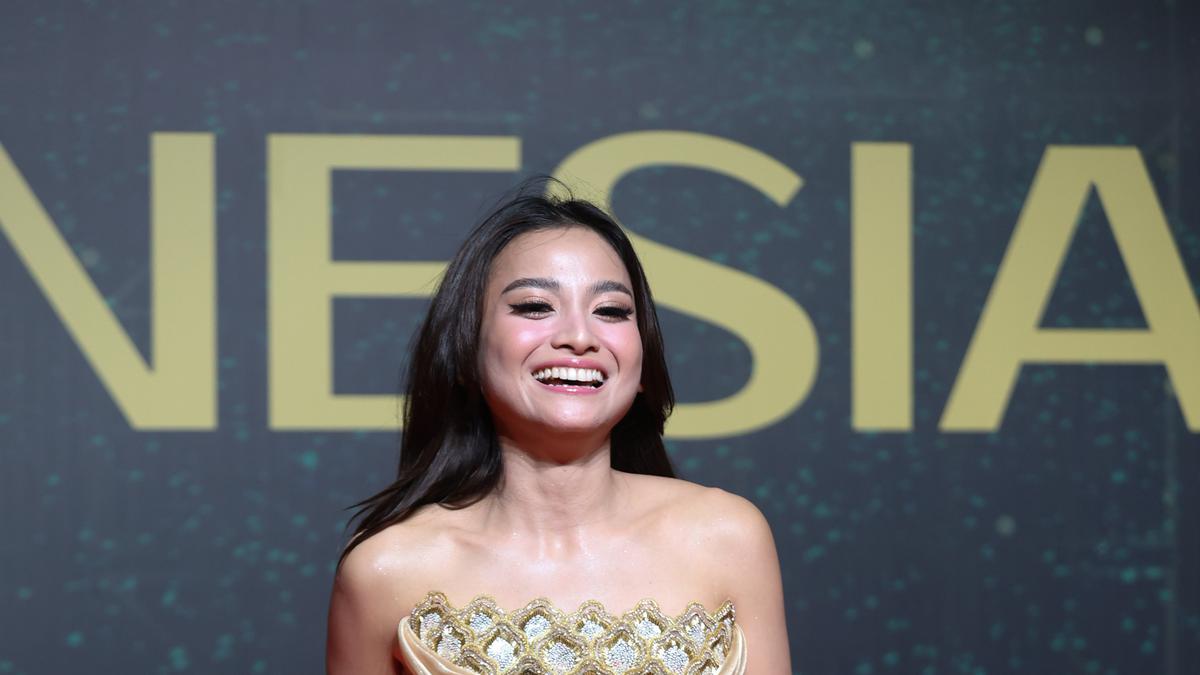 Pesona Acha Septriasa yang Effortless Namun Memikat di Festival Film Indonesia 2025