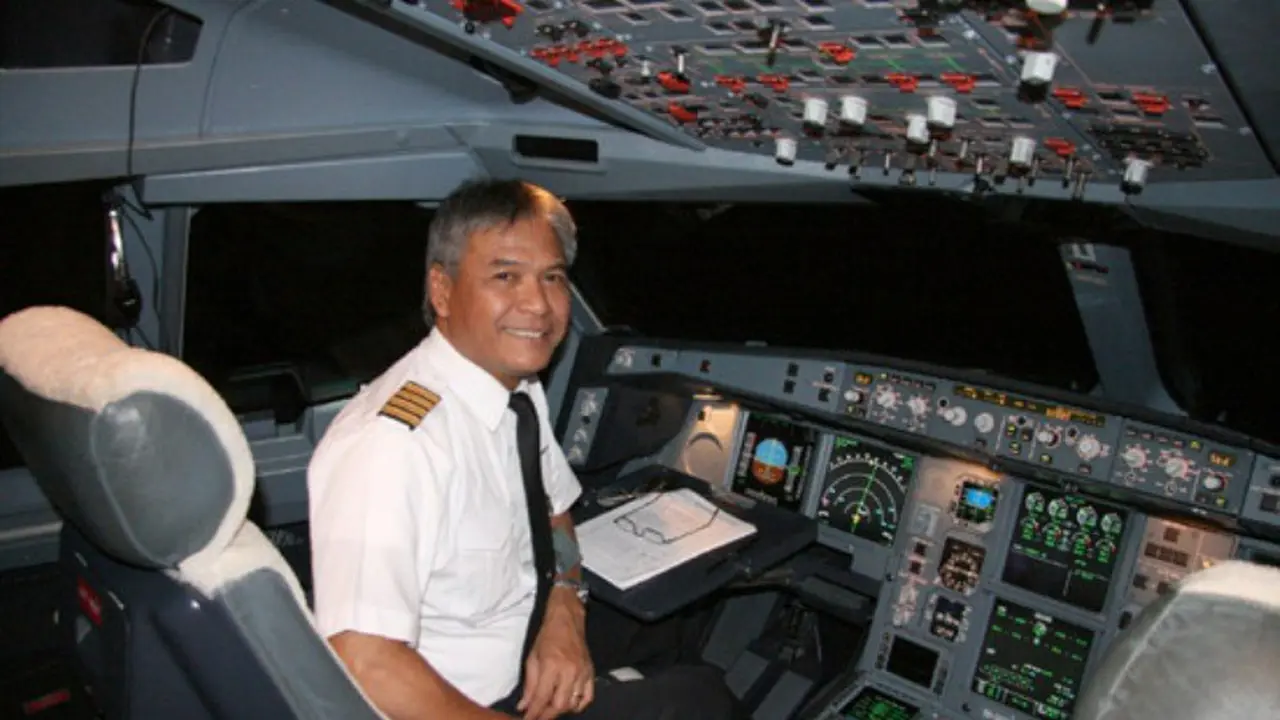 Bukan Pilot Biasa, Kapten Budi Soehardi Ayah Bagi Ratusan Anak