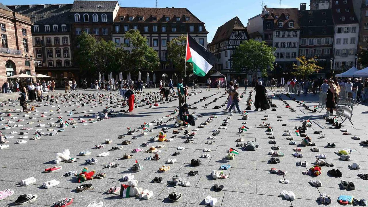 FOTO: Ratusan Sepatu untuk Warga Gaza