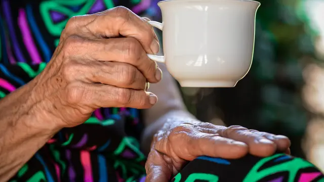 [Fimela] Tangan keriput