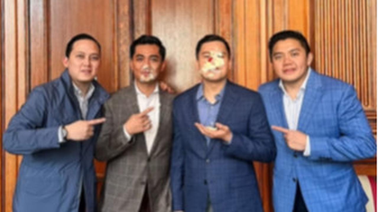 Momen Prabowo Kepalkan Tangan ke Jidat Agung Surahman Sang Ajudan yang Sedang Ultah, Kocak Gaya Teddy Joget Pacu Jalur