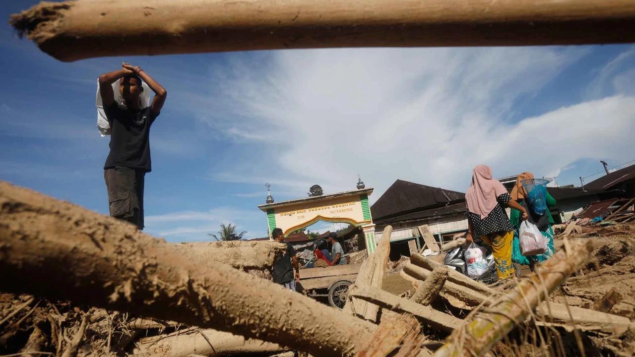 Masyarakat Diizinkan Gunakan Kayu Gelondongan Sisa Bencana Sumatra untuk Bangun Rumah, Ini Syaratnya