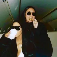 Perampokan yang terjadi pada Kim Kardashian tahun lalu memang cukup menghebohkan dan cukup membuat Kim hampir kehilangan nyawanya. Lantaran trauma juga membuat Kim menghilang sejenak dari publik dan dunia maya. (Instagram/kimkardashian)