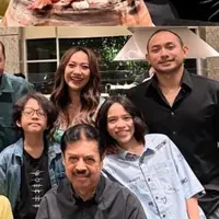 Berbagai kesempatan Noah dan Tiko terlihat kompak, tak terkecuali momen pesta ulang tahun ayah BCL. Nampaknya Tiko sudah dikenal dekat dengan keluarga BCL. (Liputan6.co,/IG/@bclsinclair)