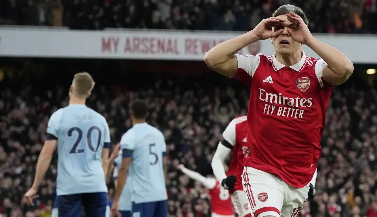 Pemain Arsenal, Leandro Trossard, melakukan selebrasi setelah mencetak gol ke gawang Brentford pada laga Liga Inggris di Stadion Emirates, London (11/2/2023). Meski meraih hasil kurang maksimal, Arsenal tetap berada di puncak klasemen Liga Premier Inggris dengan raihan 51 poin, unggul enam angka dari Manchester City. (AP Photo/Frank Augstein)