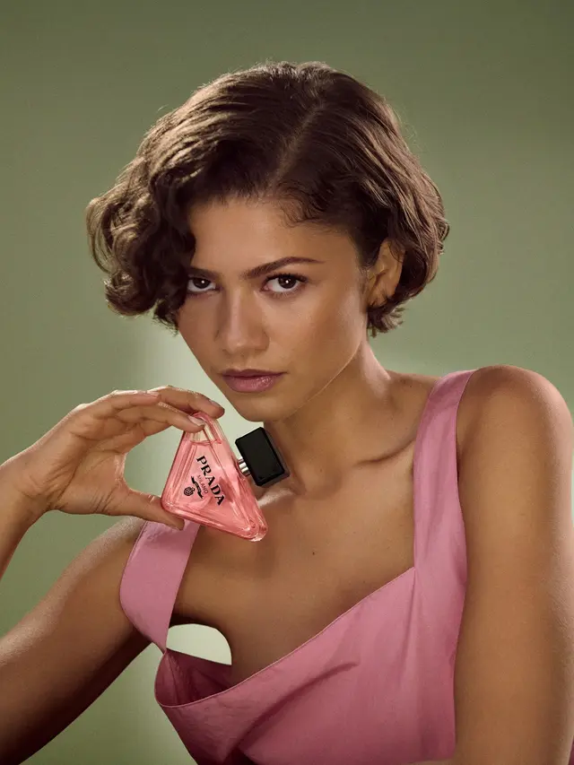 Zendaya Jadi Wajah Baru Prada Beauty, Pesonanya Pancarkan Feminitas Modern yang Elegan