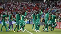 Para pemain timnas Senegal merayakan kemenangan perdana mereka pada ajang Piala Dunia 2018. (AP Photo/Eduardo Verdugo)
