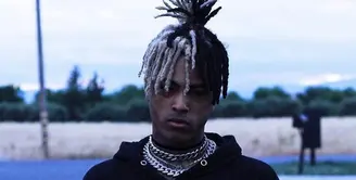 Mantan XXXTentacion, Geneva Ayala, ingin memberikan tribute namun sepertinya sahabat sang rapper tak menyukai hal itu. (instagram/badvibesforeverofficial)