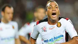 Kegembiraan striker Real Mallorca Emilio Nsue seusai menjebol gawang Barcelona dalam lanjutan La Liga di Nou Camp, 3 Oktober 2010. Skor 1-1. AFP PHOTO / LLUIS GENE 