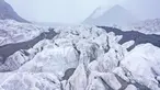 Foto dari udara yang diabadikan pada 15 Agustus 2020 ini menunjukkan gletser yang terletak di area hulu Sungai Yangtze, Prefektur Otonom Etnis Tibet Yushu, Provinsi Qinghai, China barat laut. (Xinhua/Wu Gang)