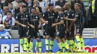 Pemain Manchester City merayakan gol Aymeric Laporte pada laga Liga Inggris melawan Brighton and Hove Albion di AMEX Stadium, Minggu (12/5/2019). (AP Photo/Frank Augstein)