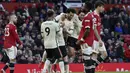 Luke Shaw. Mendapatkan poin 3,5. Patut dipersalahkan akibat lahirnya kelima gol Liverpool. Namun, ia juga sempat beberapa kali berhasil merepotkan pertahanan Liverpool saat ikut menyerang. Ia pun sempat melepaskan sebuah tembakan jarak jauh ke gawang Alisson Becker. (AP/Rui Vieira)