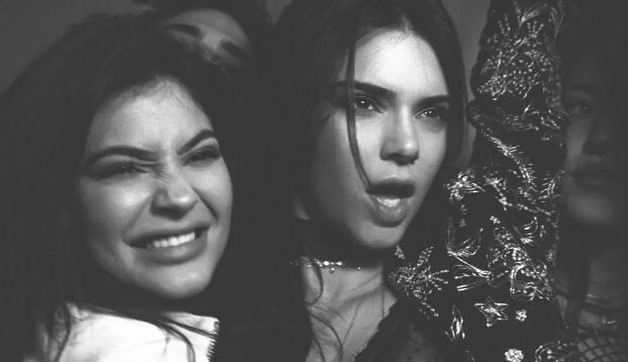 Kini sudah dewasa, Kylie Jenner dan Kendall Jenner bahkan pergi ke pesta bersama. (Instagram/kendalljenner)