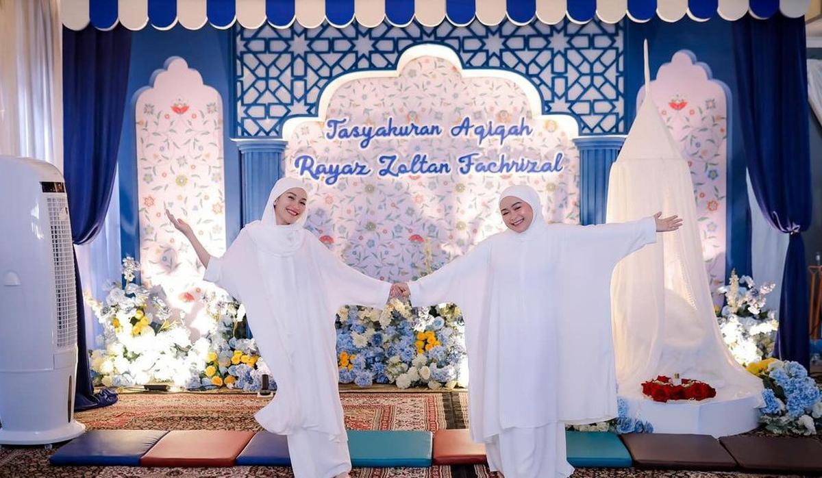 Hadir di Pemakaman Ponakan yang Meninggal Dunia, Intip Potret Kebersamaan Ayu Ting Ting dan Sang Adik Syifa