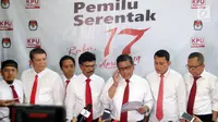 Sembilan sekjen parpol Koalisi Indonesia Kerja melengkapi sejumlah berkas, termasuk struktur tim kampanye nasional (TKN) untuk pasangan bakal capres dan cawapres, Jokowi-Ma'ruf Amin ke KPU. (liputan6.com/Johan Tallo)