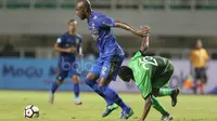 Persib Bakal Mainkan Carlton Cole saat Melawan Perseru