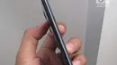 Tampak samping Samsung Galaxy Note 10 saat diperkenalkan di Barclays Center, Brooklyn, New York, Amerika Serikat, Rabu (7/8/2019). Samsung Galaxy Note 10 hadir dengan tiga kamera belakang yang beresolusi 16MP (ultra wide), 12MP (wide-angle) dan 12MP (telephoto). (Liputan6.com/Istiarto Sigit Nugroho)