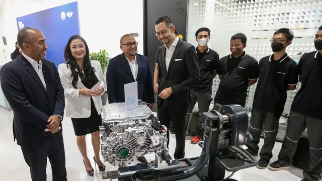 New BMW 5 Touring Resmi Mengaspal Pada Pembukaan BMW Group Training Center
