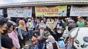 Lampung Terdampak Abu Anak Krakatau Parah, Masker Langka Diborong Warga