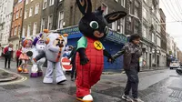 Kisah Haru di Balik Pekerjaan Badut Maskot, Menyentuh Hati dan Bikin Nangis