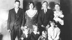 Keluarga Lawson merupakan satu dari banyak kejadian tragis di sejarah Natal dunia. Pada tahun 1929, Charlie Lawson yang berusia 43 tahun menembakkan istri dan anak-anaknya. Masih tak diketahui apa motif yang dilakukan Lawson tersebut. (wunc.org)