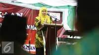 Mensos Khofifah Indar Parawansa memberikan sambutan saat penandatanganan Nota Kesepahaman (MoU)  program edukasi keuangan syariah bagi kaum muslim nusantara di Tangerang, Banten, Senin (30/5). (Liputan6.com/Angga Yuniar)