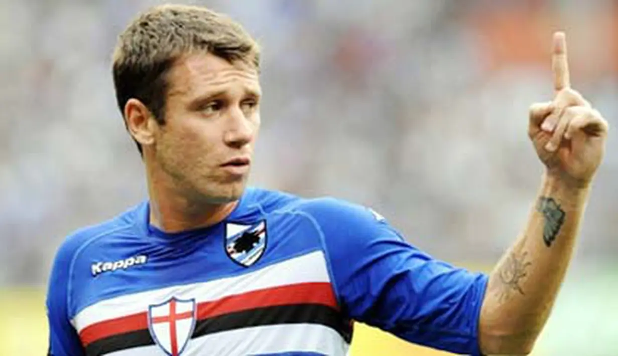 Gaya striker Sampdoria, Antonio Cassano dalam lanjutan Serie A melawan Inter Milan di Stadion Luigi Ferraris, Genoa, 26 September 2009. AFP PHOTO / Vincenzo Pinto 