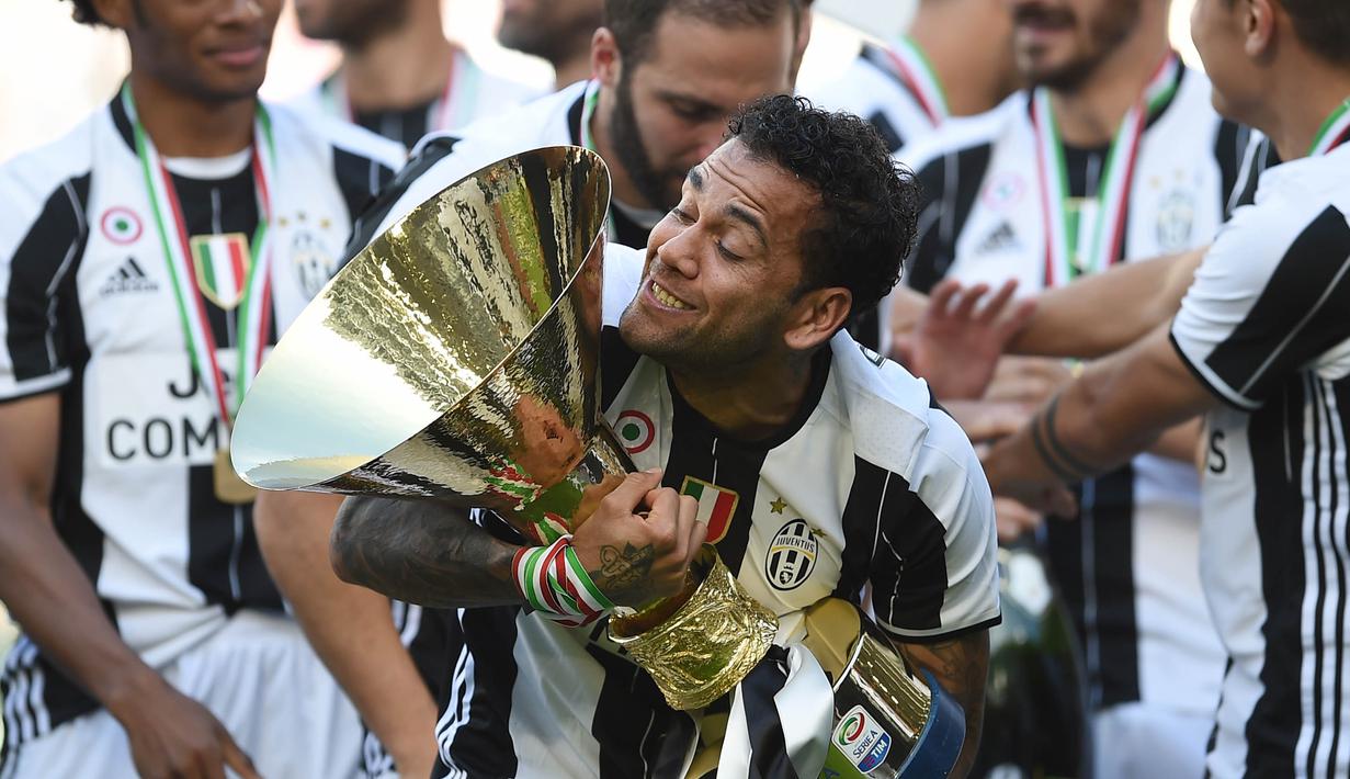 Bek Kanan - Dani Alves (Brasil) - Paris Saint Germain. (AFP/Filippo Monteforte)