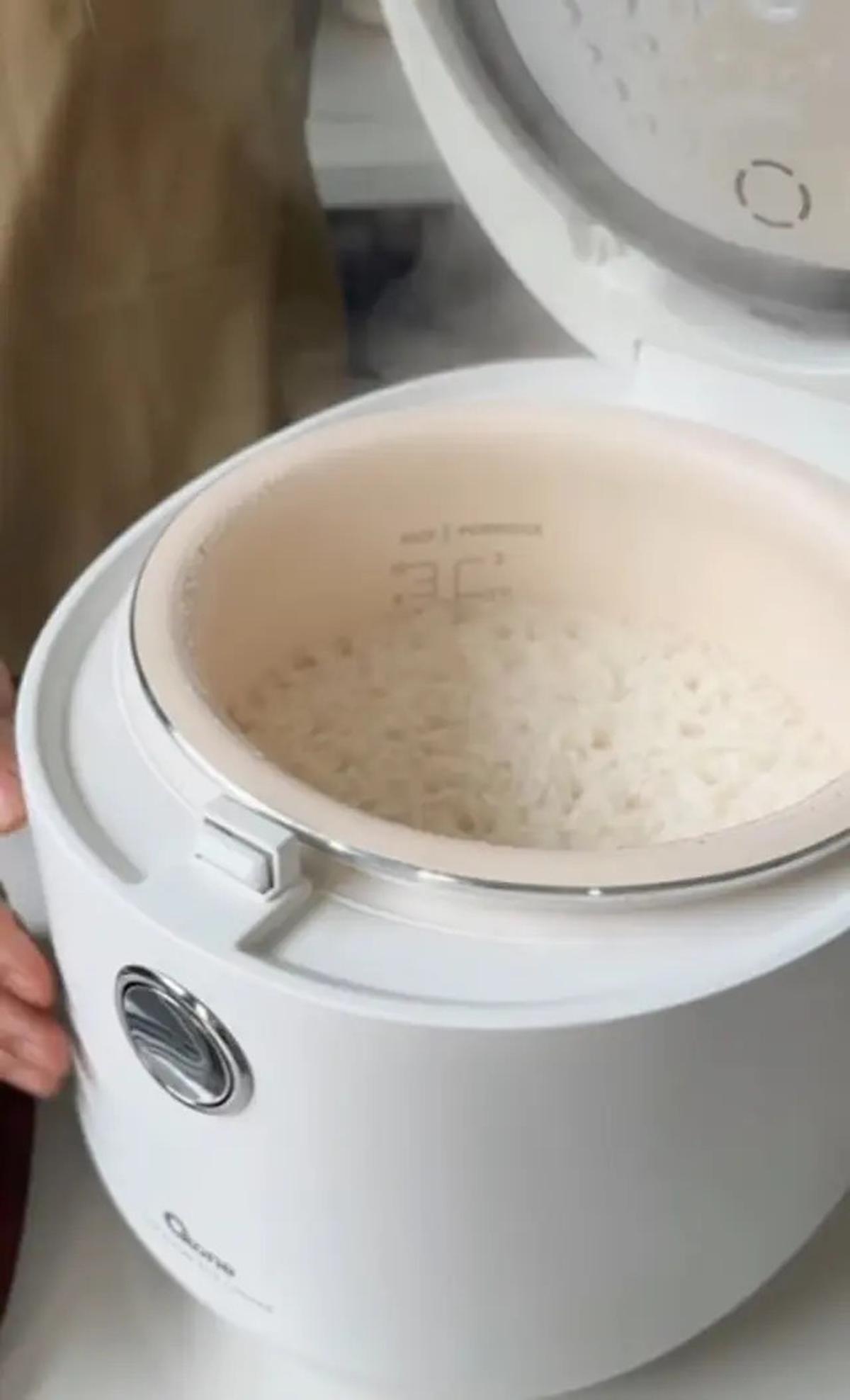 Cara Masak Lontong yang Padat dan Kenyal Pakai Rice Cooker