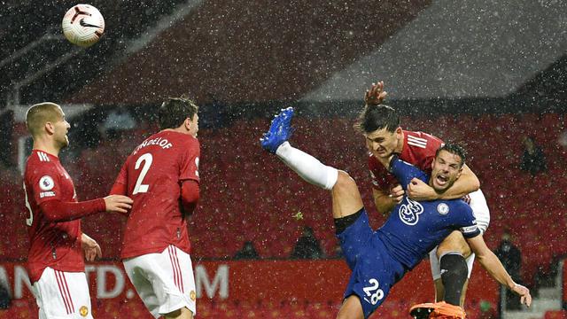 Edouard Mendy Bersinar, Chelsea Tahan Manchester United di Old Trafford