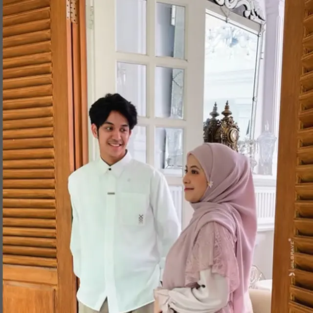 6 Potret Adhisty Zara Jadi Model Baju Hari Raya,