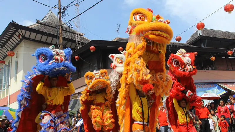 Liukan Barongsai Runtuhkan Tembok Pembeda