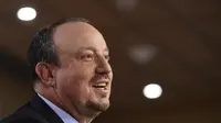 Pelatih Real Madrid Rafael Benitez bicara dalam konferensi pers, di Santiago Bernabeu, pada 3 Juni 2015. (AFP PHOTO / PIERRE-PHILIPPE MARCOU)