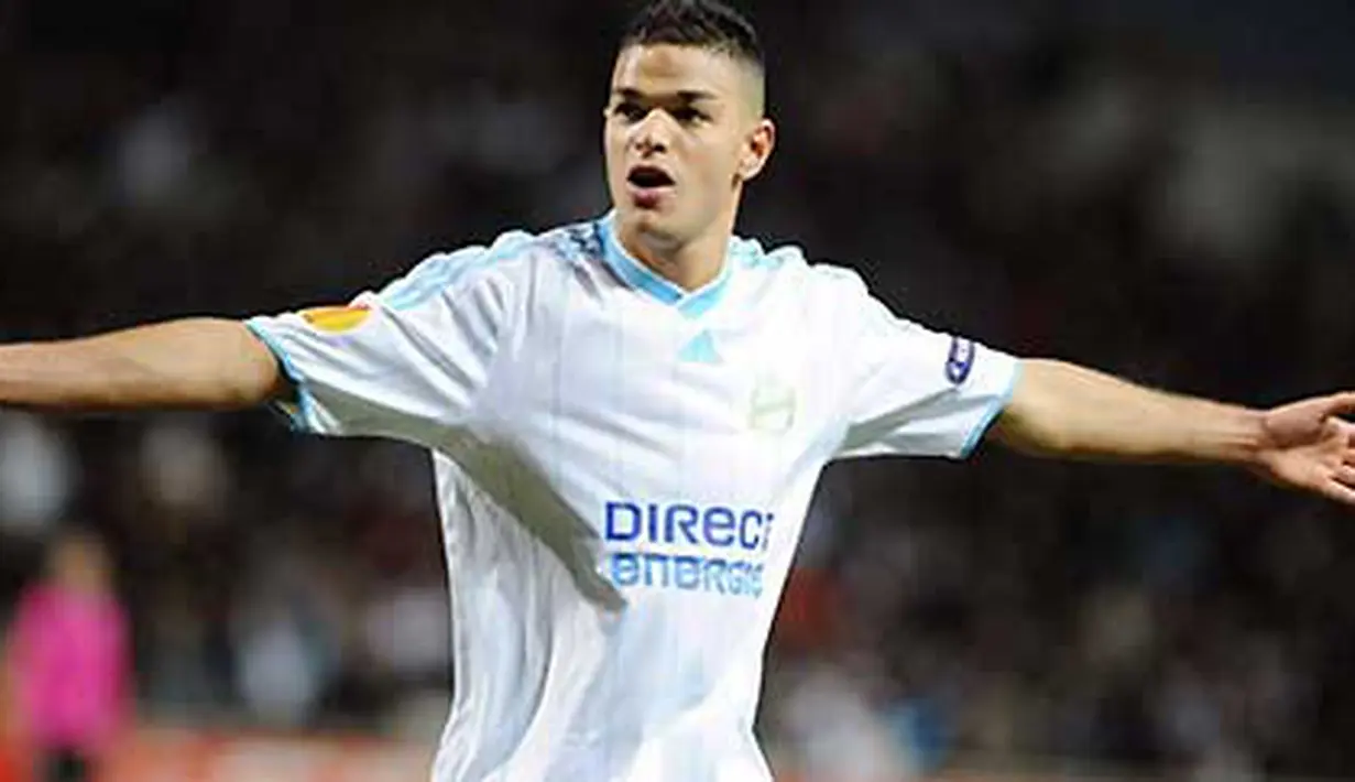Selebrasi gol yang khas dari gelandang Olympique Marseille Hatem Ben Arfa di laga Europa League melawan FC Copenhagens di Velodrome Stadium, 25 Februari 2010. AFP PHOTO / GERARD JULIEN 