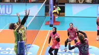 Erica Staunton dari&nbsp;Jakarta Pertamina Enduro melancarkan spike dalam laga melawan&nbsp;Jakarta Electric PLN pada PLN&nbsp;Mobile Proliga 2025 di GOR Tri Dharma, Gresik, Sabtu (11/1). (foto: PP PBVSI)