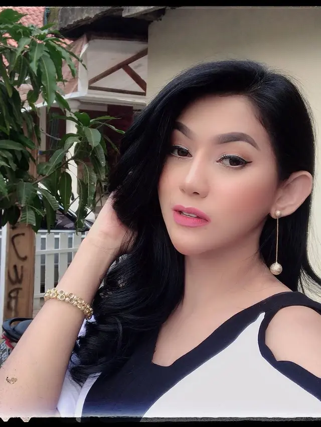 7 Potret Cantiknya Sania Velova, Pesinetron Adik Barbie Kumalasari