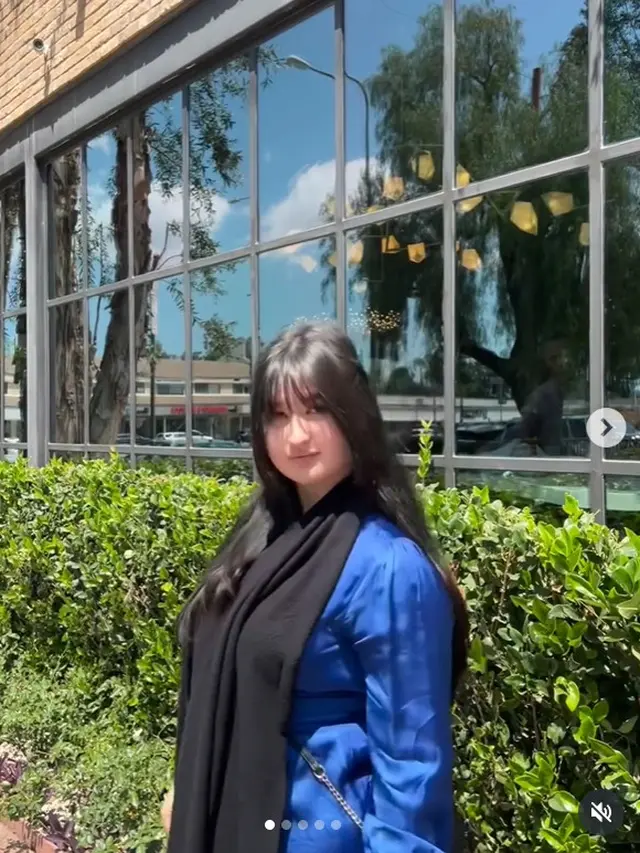 5 Inspirasi Padu Padan Outfit Biru ala Stephanie Poetri, dari Kasual hingga Elegan