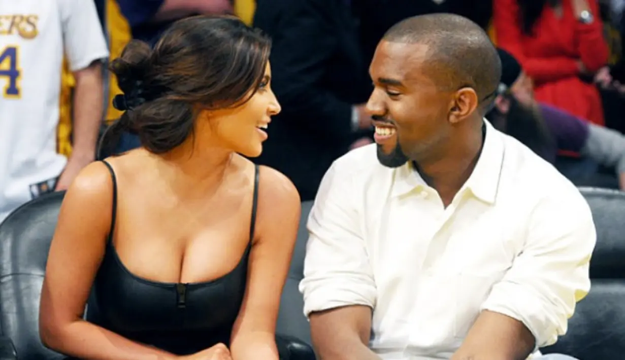Foto ini diambil saat Kim Kardashian dan Kanye West nonton NBA pada 12 May. (Noel Vasquez/Getty Images/USWeekly)