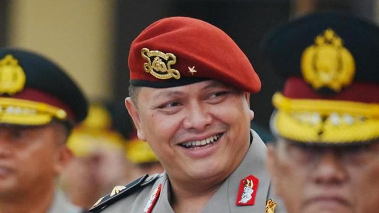 Potret Gagah Brigjen Hengki Berdiri Tegap Depan Kapolri dengan Bintang di Pundak